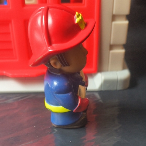 Fire Department + Garage + Character Hap-P-Kid Playset - Picture 8 of 10